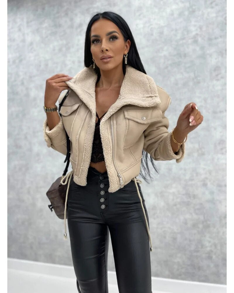 Damen Winterjacke mit klarer Linienführung