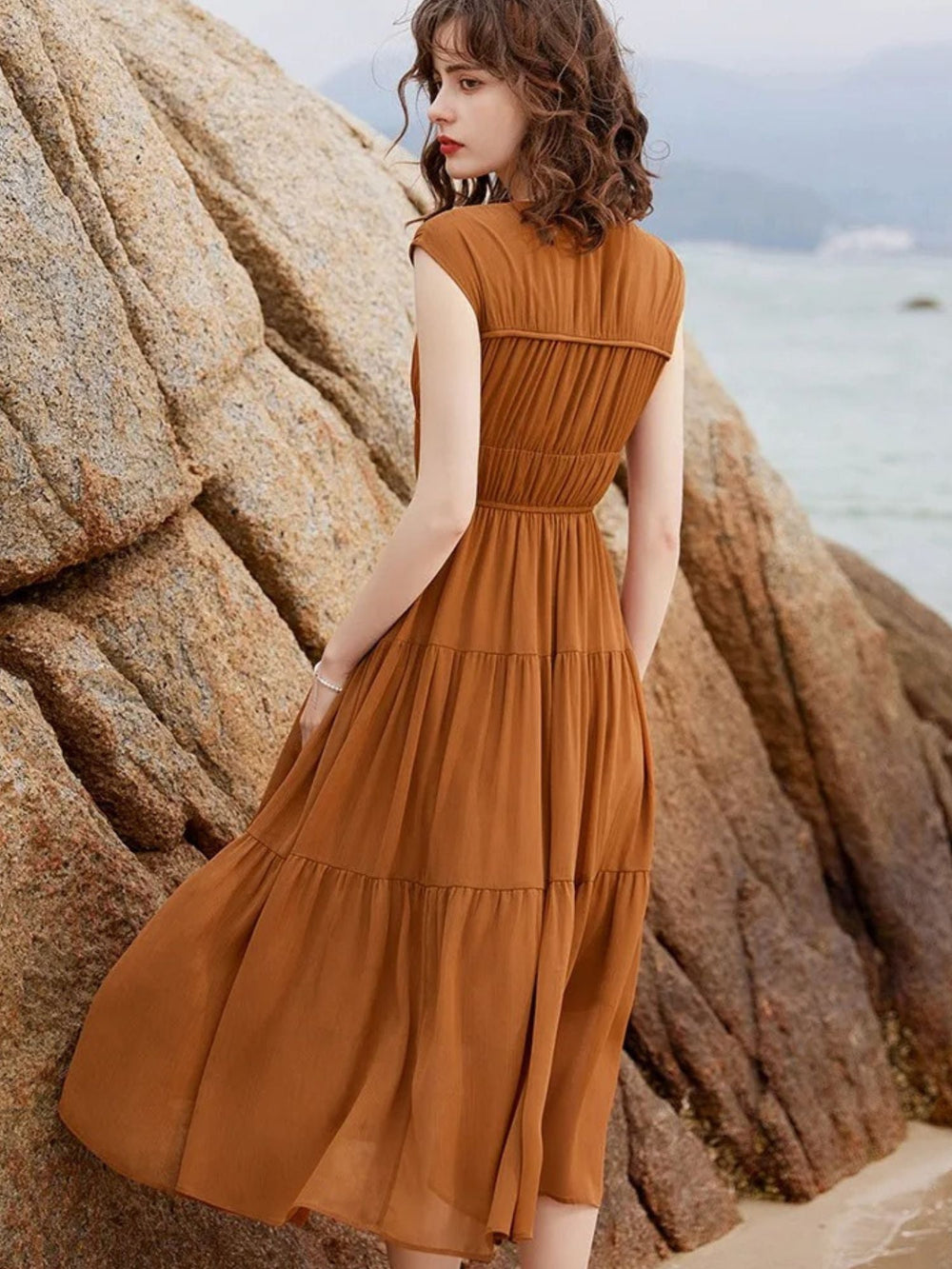 Damen-Maxikleid mit V-Ausschnitt und Schleifendetail