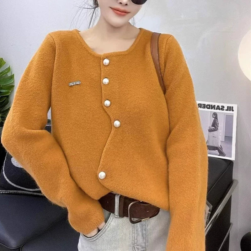 Strickjacke für Damen mit Perlmuttknöpfen