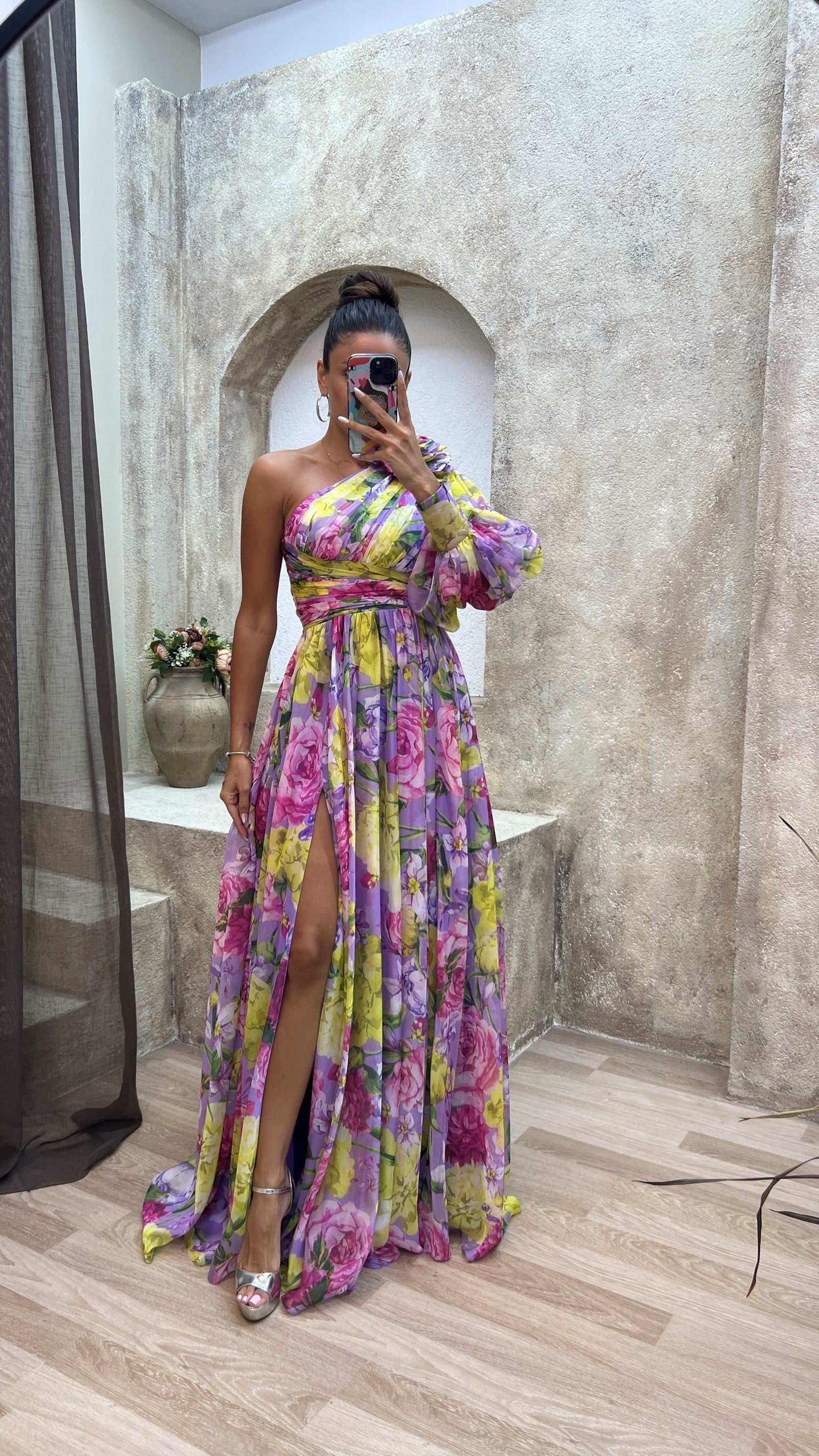 Damen-Maxikleid mit asymmetrischem Saum und floralem Entwurf