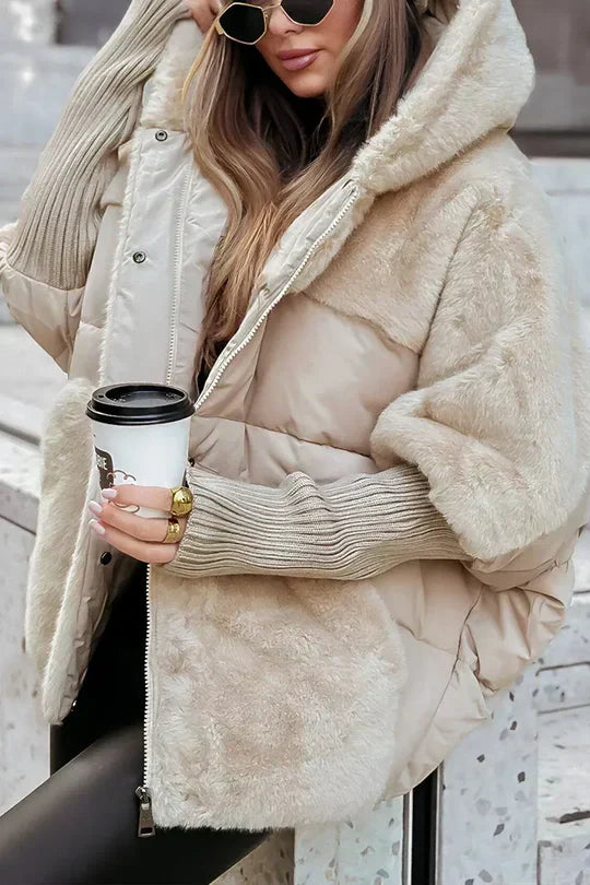 Damenjacke mit Kapuze und praktischen Taschen