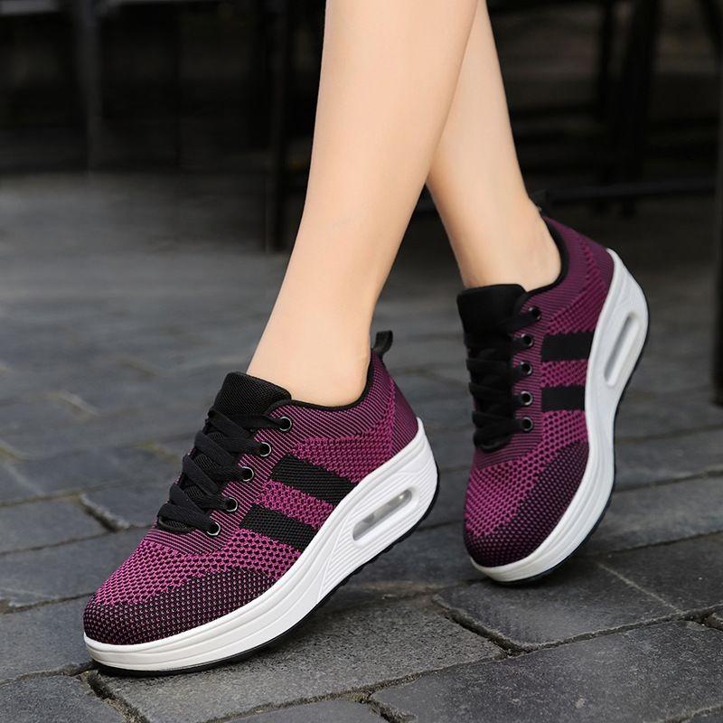 Damenschuhe mit orthopädischer Sohle für luftiges Gehen