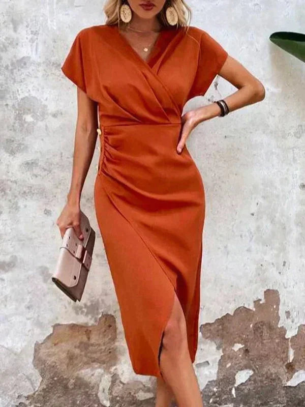 Sommerkleid mit V-Ausschnitt und kurzen Ärmeln
