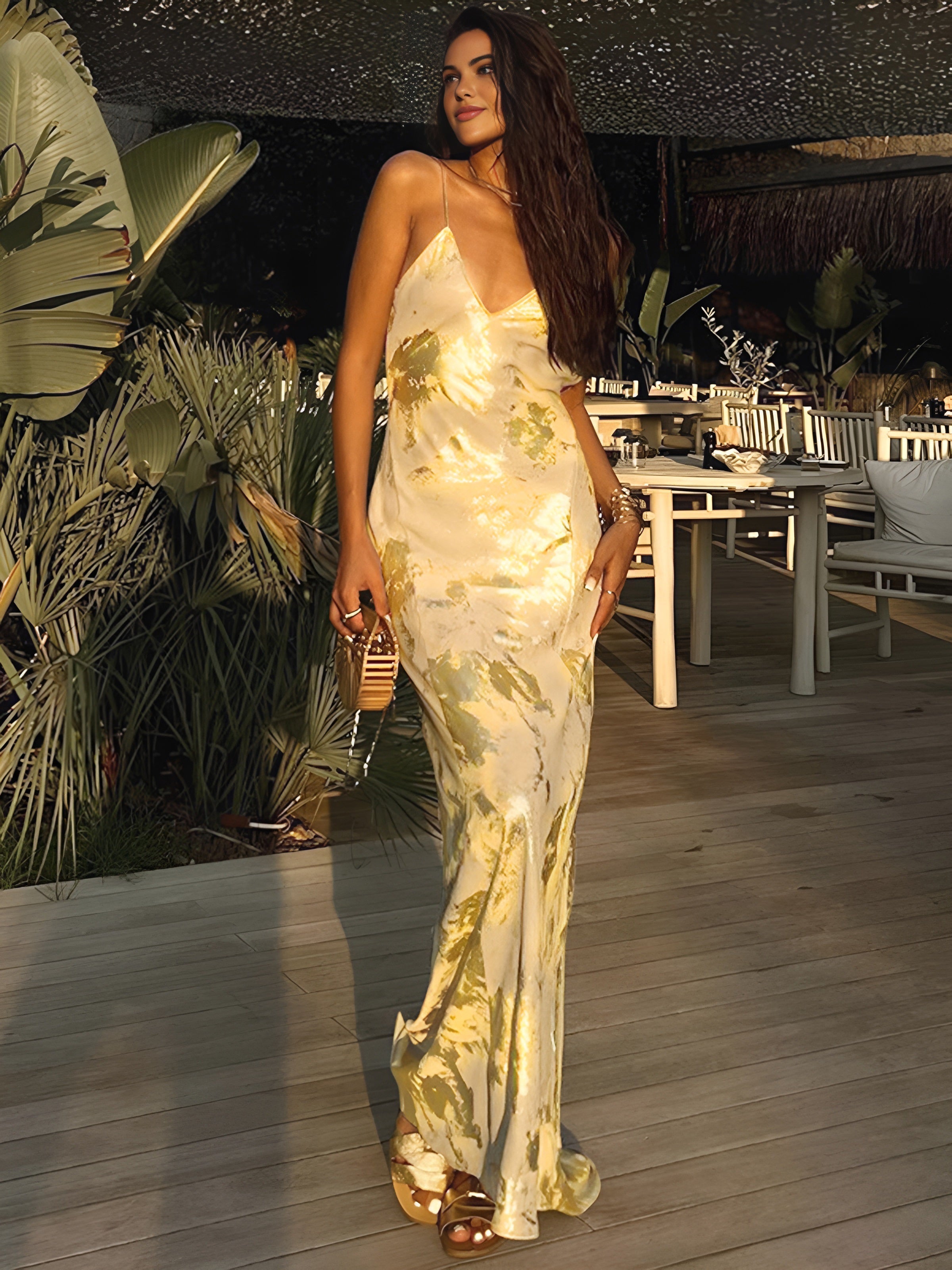 Damen Abendkleid mit dezentem Golddruck für festliche Anlässe