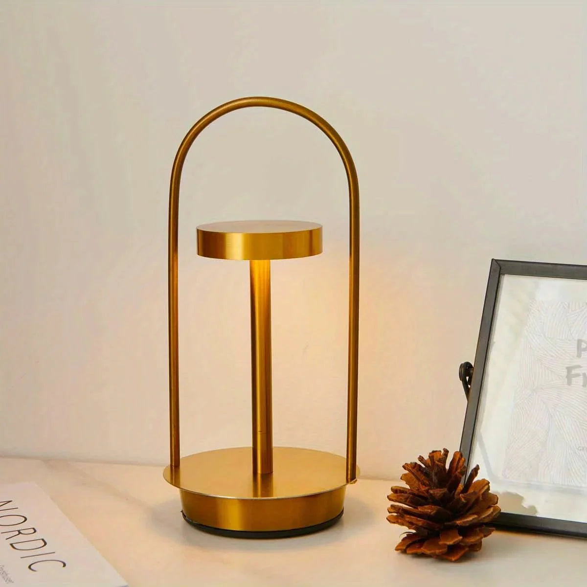 Niedliche Trendy LED Tischlampe mit Dimmer und USB Aufladung