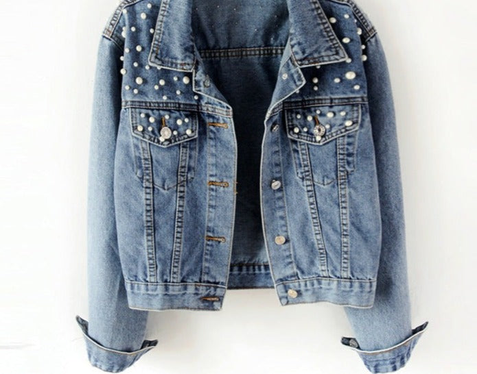 Damenjacke mit Perlenapplikationen