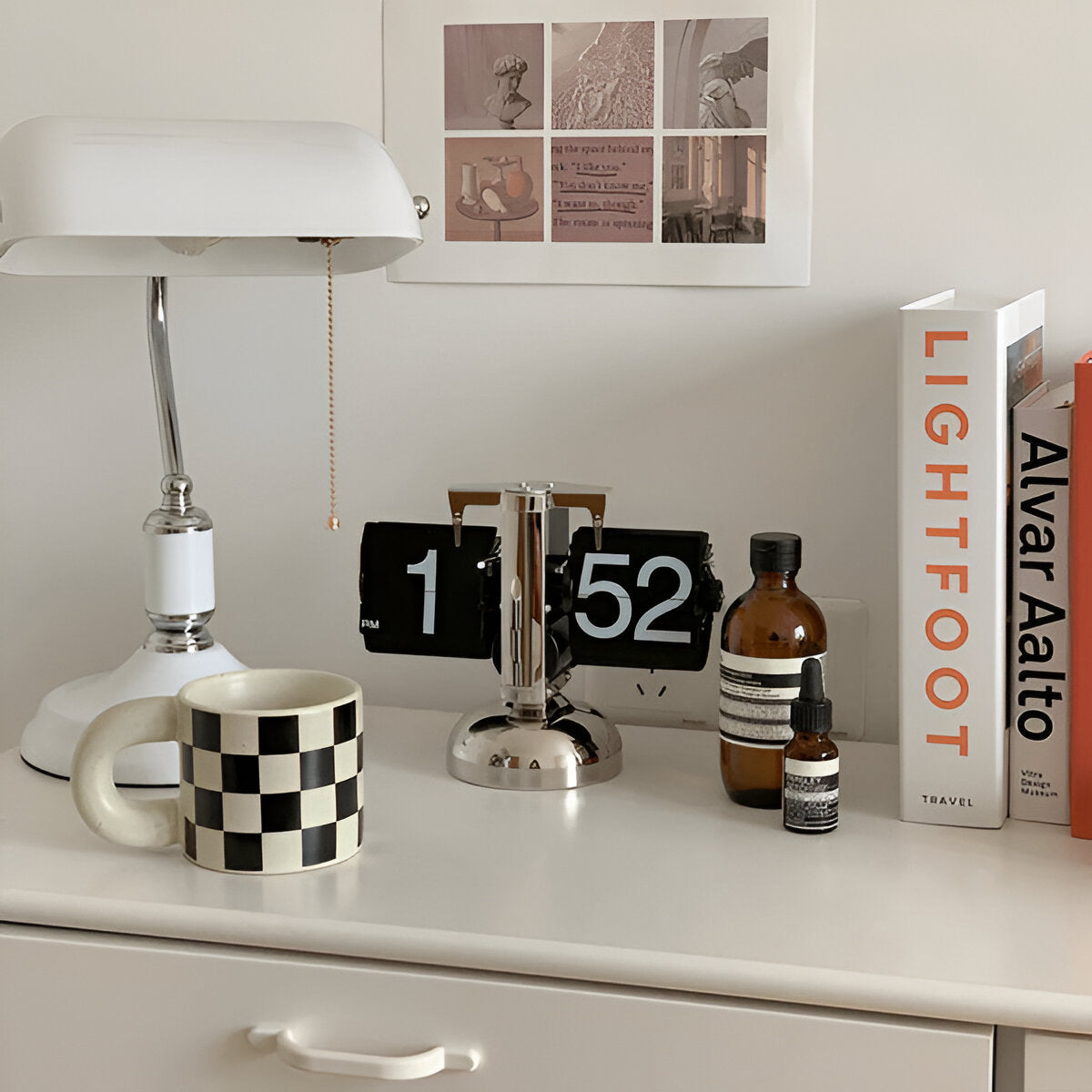Minimalistische Tischuhr mit Automatischem Blättern und Elegantem Design-1