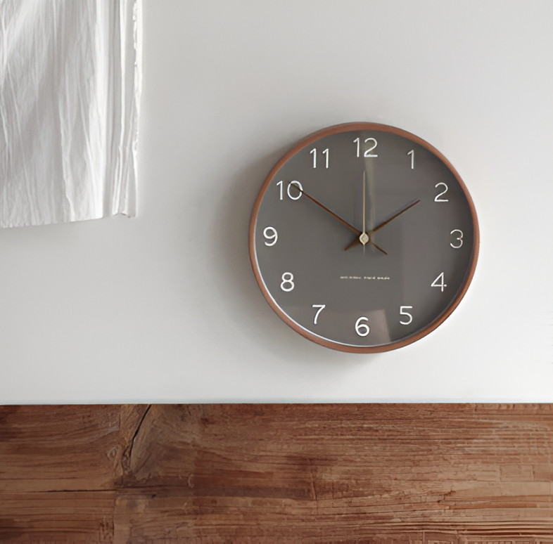 Moderne Runde Wanduhr aus Holz – Elegantes Design in Grau und Weiß, Präzise Zeitmessung-4
