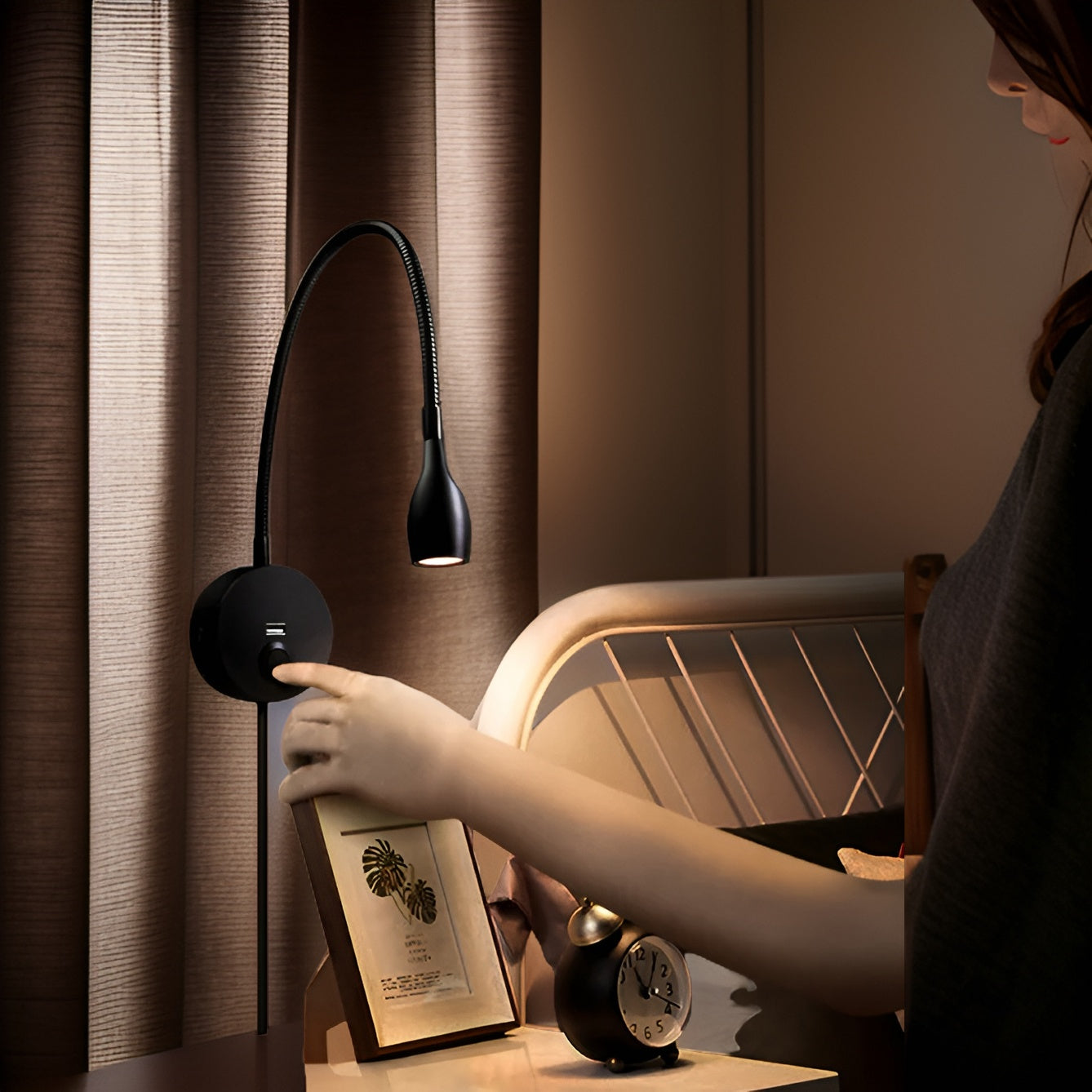 TouchGlow - 2-in-1-Schwanenhals-Wandleuchte mit USB-Ladegerät für Gemütliche Leseabende-1