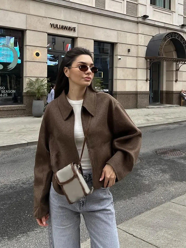 Damen Winterjacke mit Reißverschluss vorne und klarem Schnitt