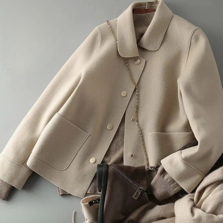 Damen Winterjacke mit Knopfverschluss und klarer Linienführung