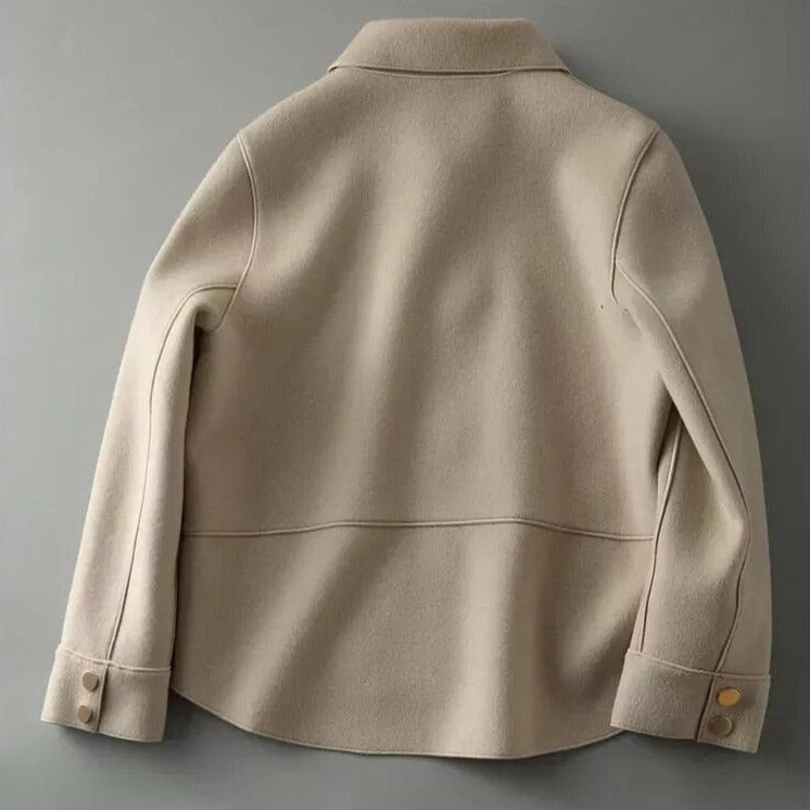 Damen Winterjacke mit Knopfverschluss und klarer Linienführung