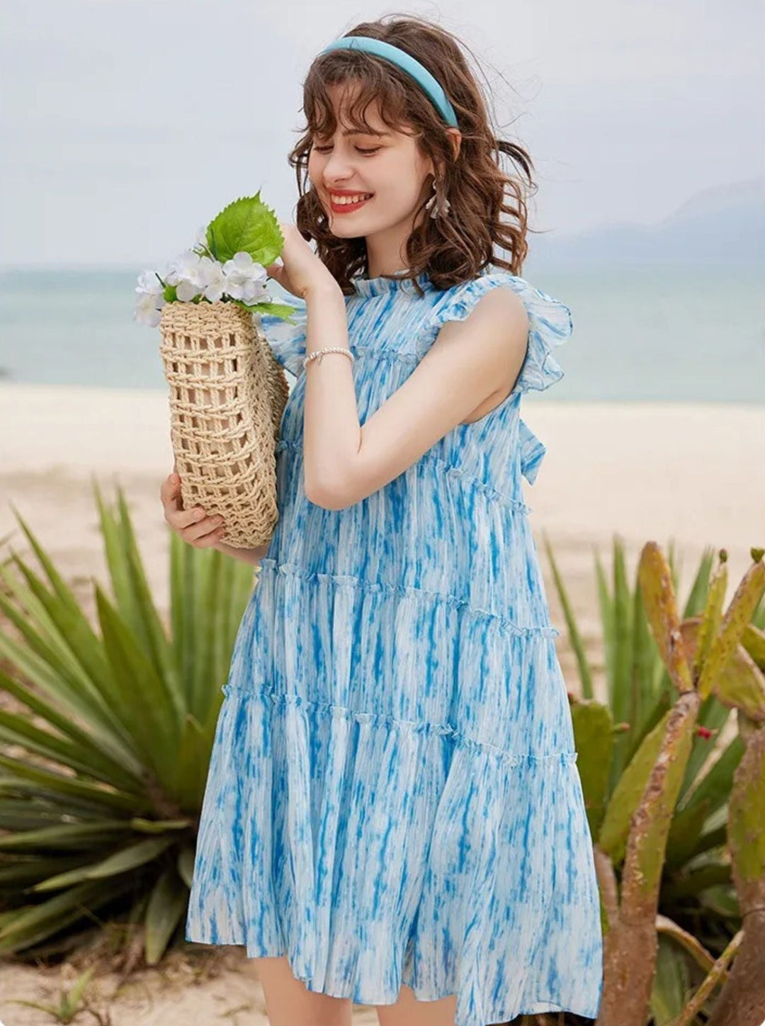 Minikleid in A-Linie mit zarten Rüschen