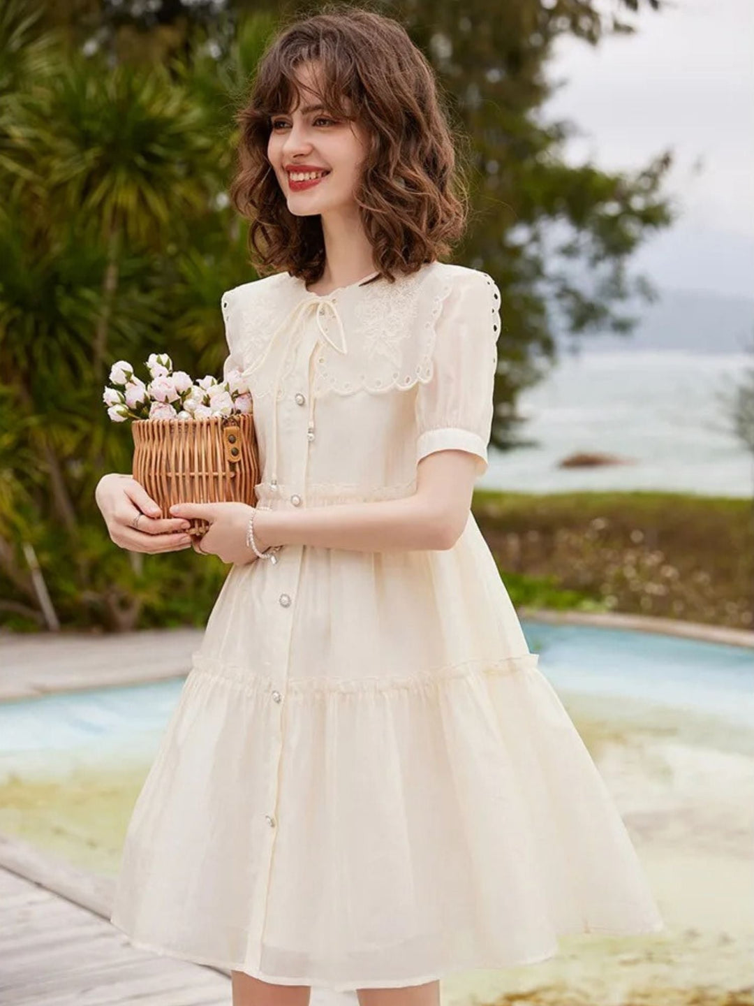 Minikleid mit Knopfleiste und Peter-Pan-Kragen