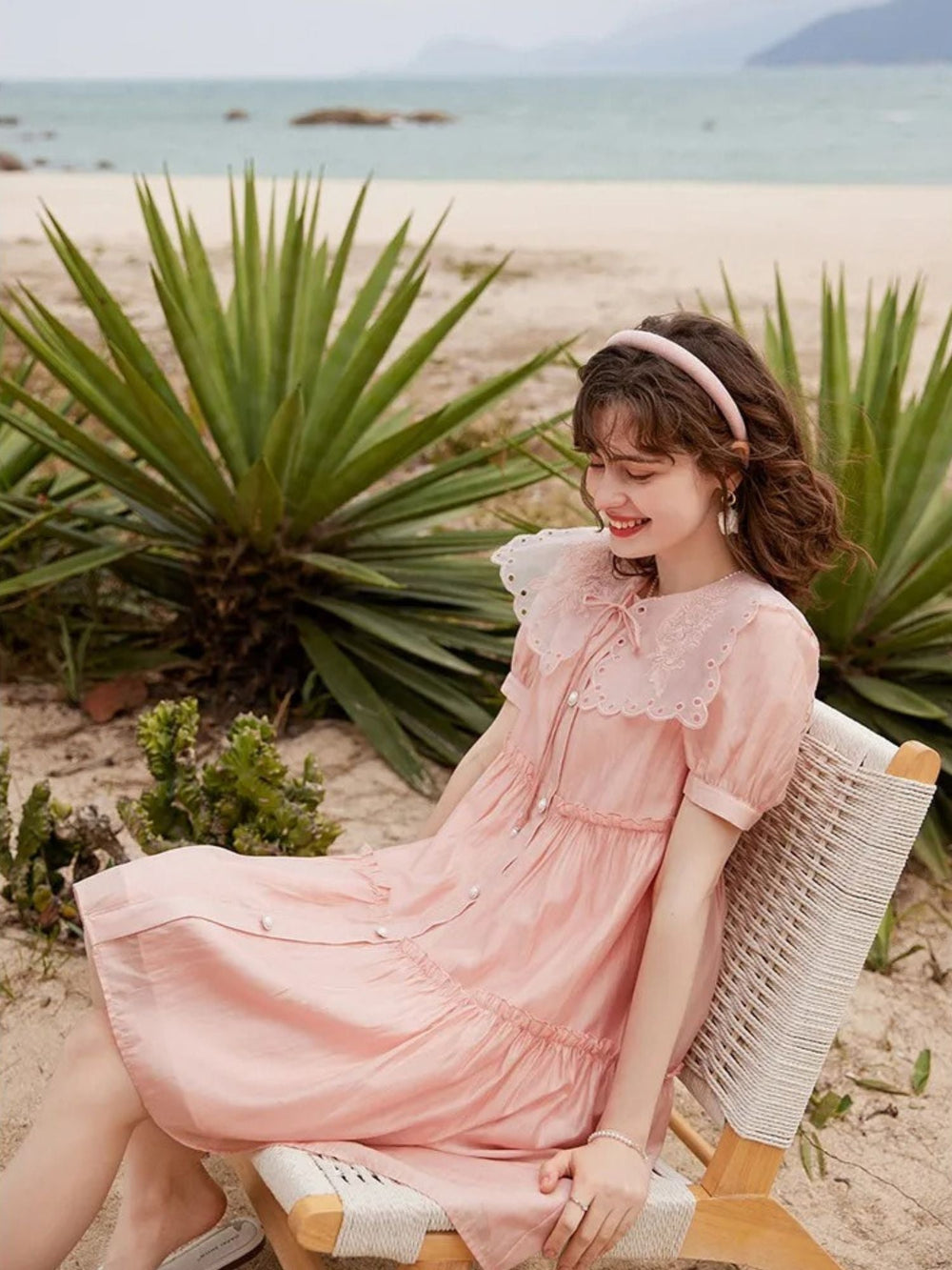 Minikleid mit Knopfleiste und Peter-Pan-Kragen