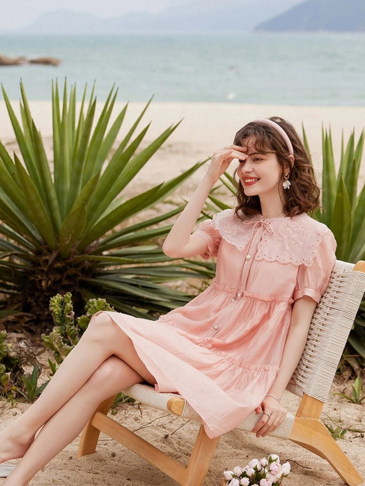 Minikleid mit Knopfleiste und Peter-Pan-Kragen