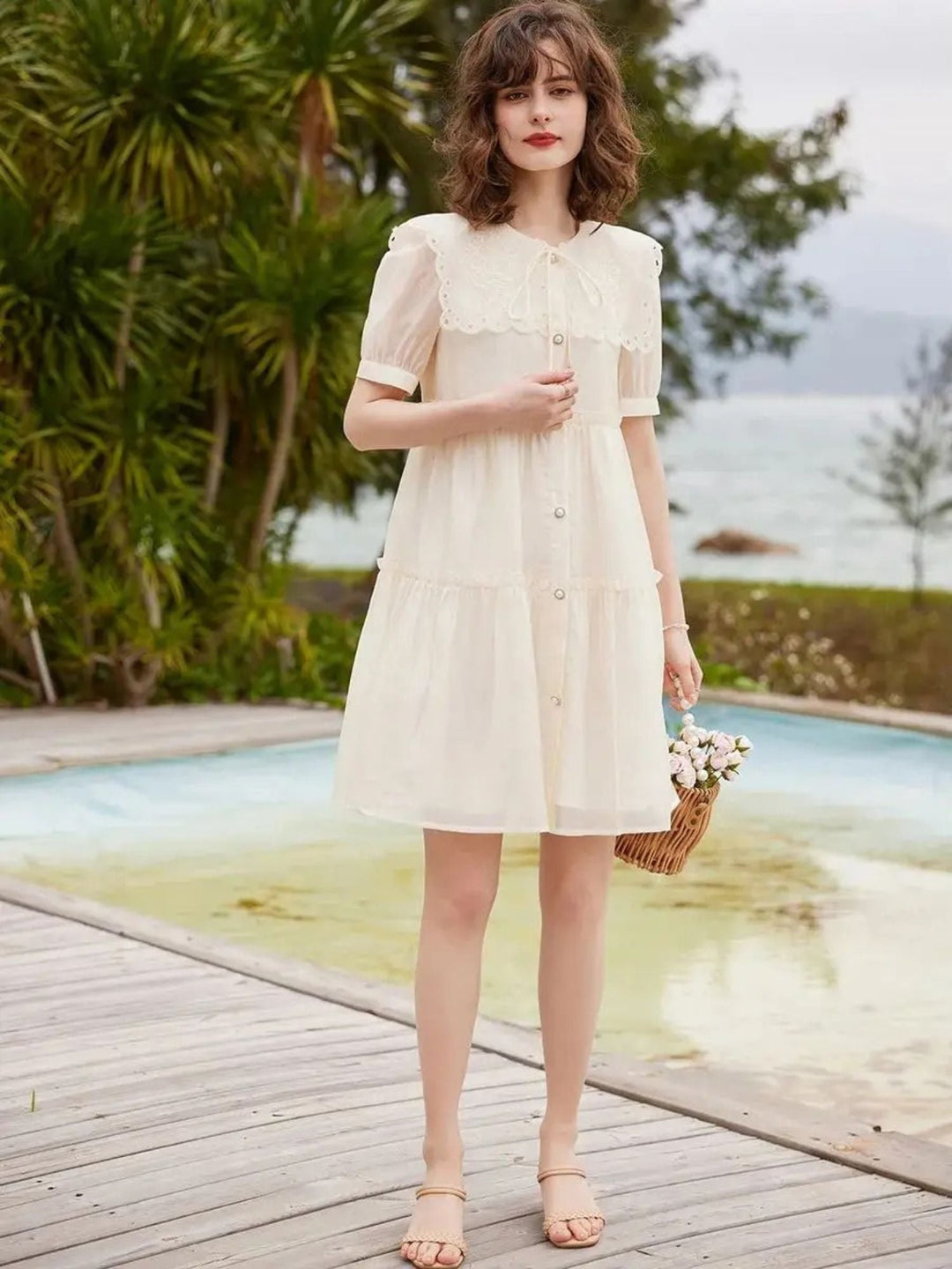 Minikleid mit Knopfleiste und Peter-Pan-Kragen