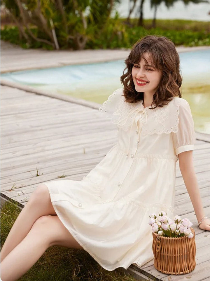 Minikleid mit Knopfleiste und Peter-Pan-Kragen