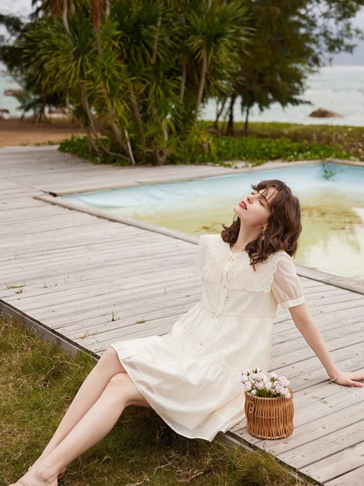 Minikleid mit Knopfleiste und Peter-Pan-Kragen