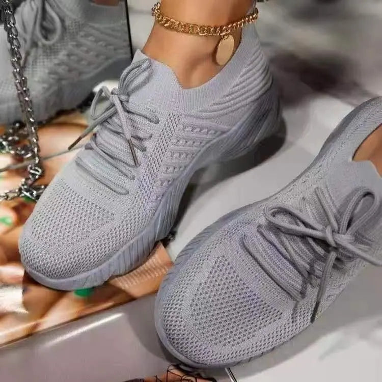 Damenschuhe mit orthopädischer Sohle und weiter Schnitt