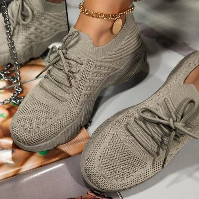 Damenschuhe mit orthopädischer Sohle und weiter Schnitt