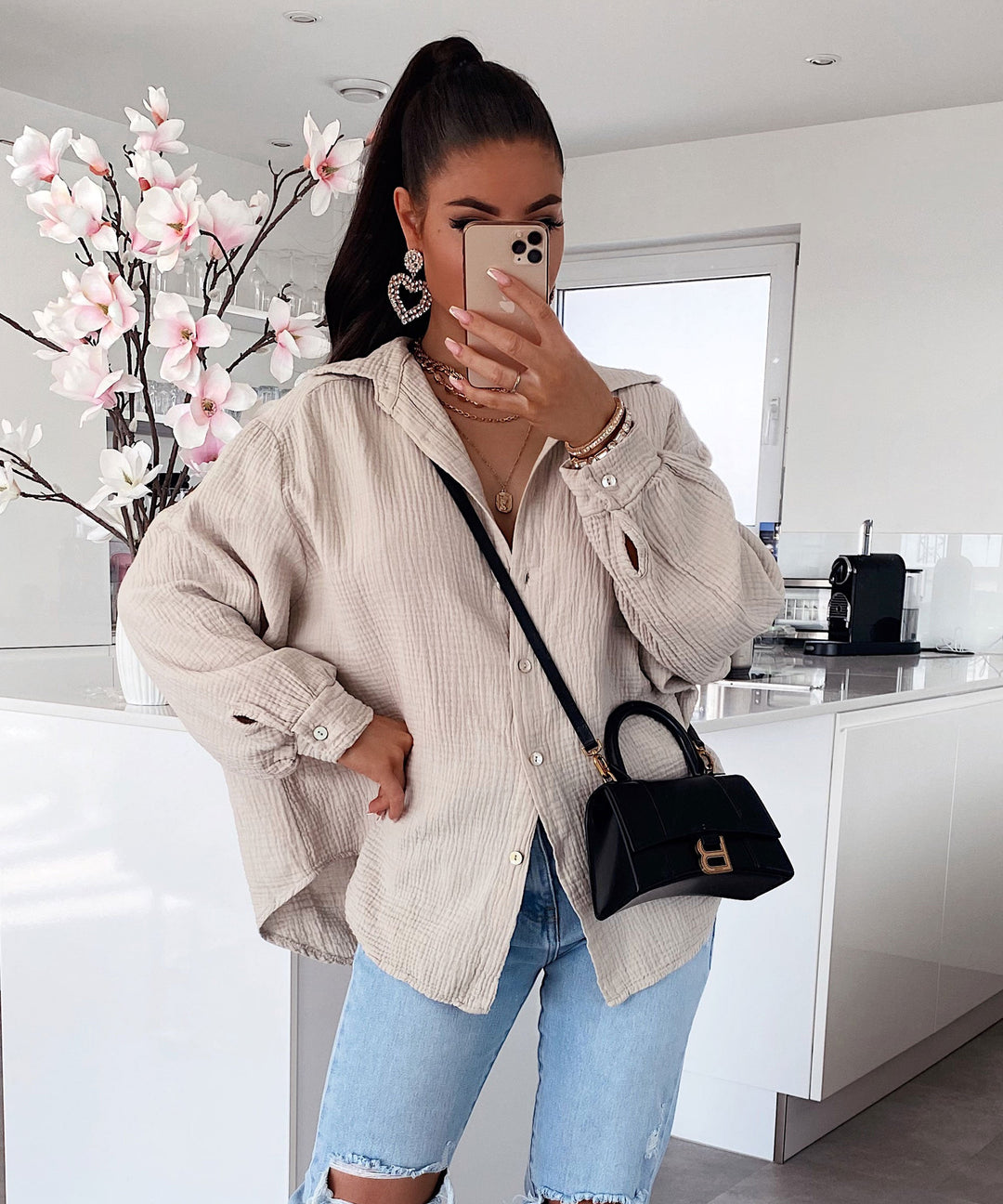 Oversize Bluse in neutraler Farbe mit lockerem Schnitt