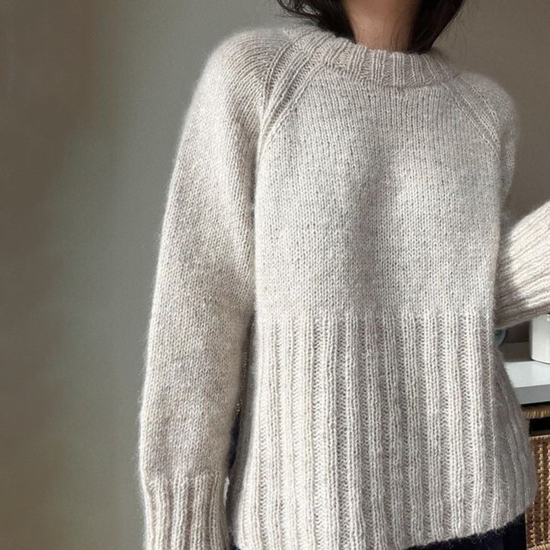 Damenpullover mit gerippter Oberfläche und klassischem Schnitt