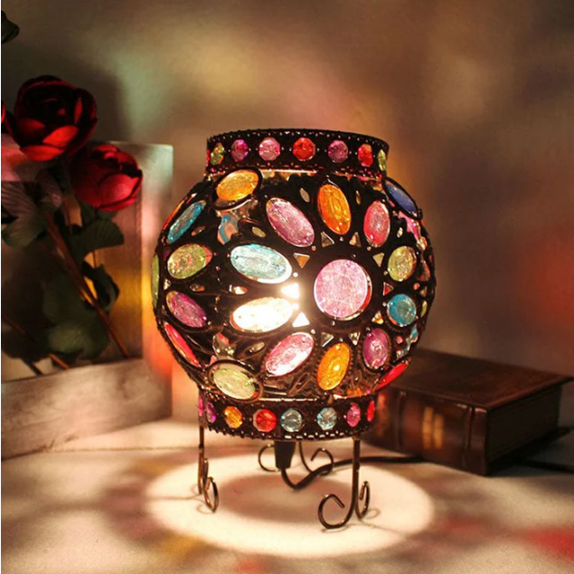 Moderne Nachttischlampe mit Acrylkugeln für stilvolle Akzente im Schlafzimmer-1