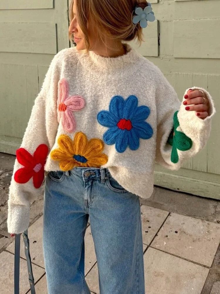 Damenpullover mit floraler Stickerei für den Winter