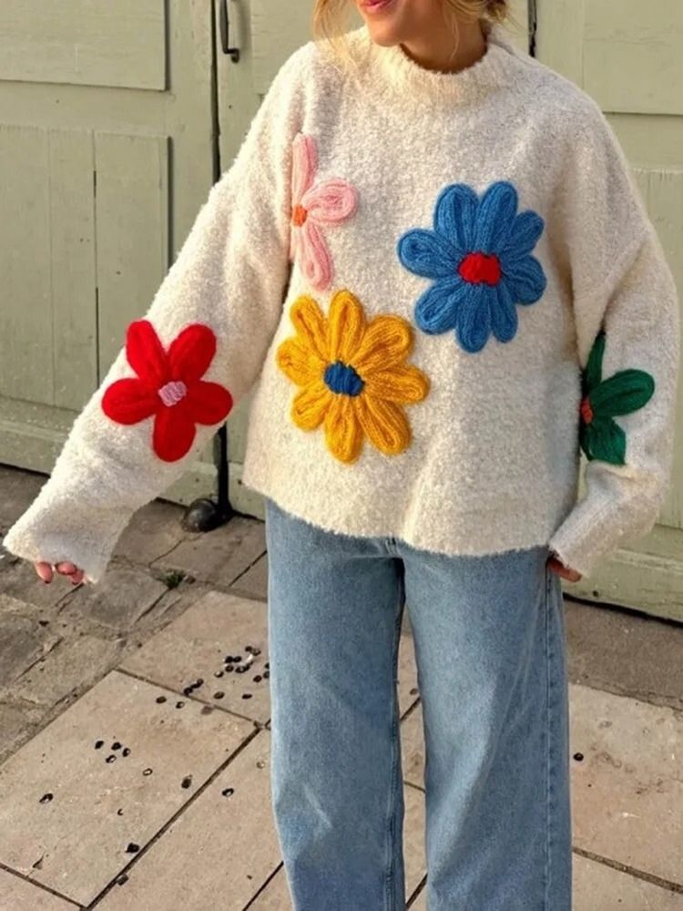 Damenpullover mit floraler Stickerei für den Winter