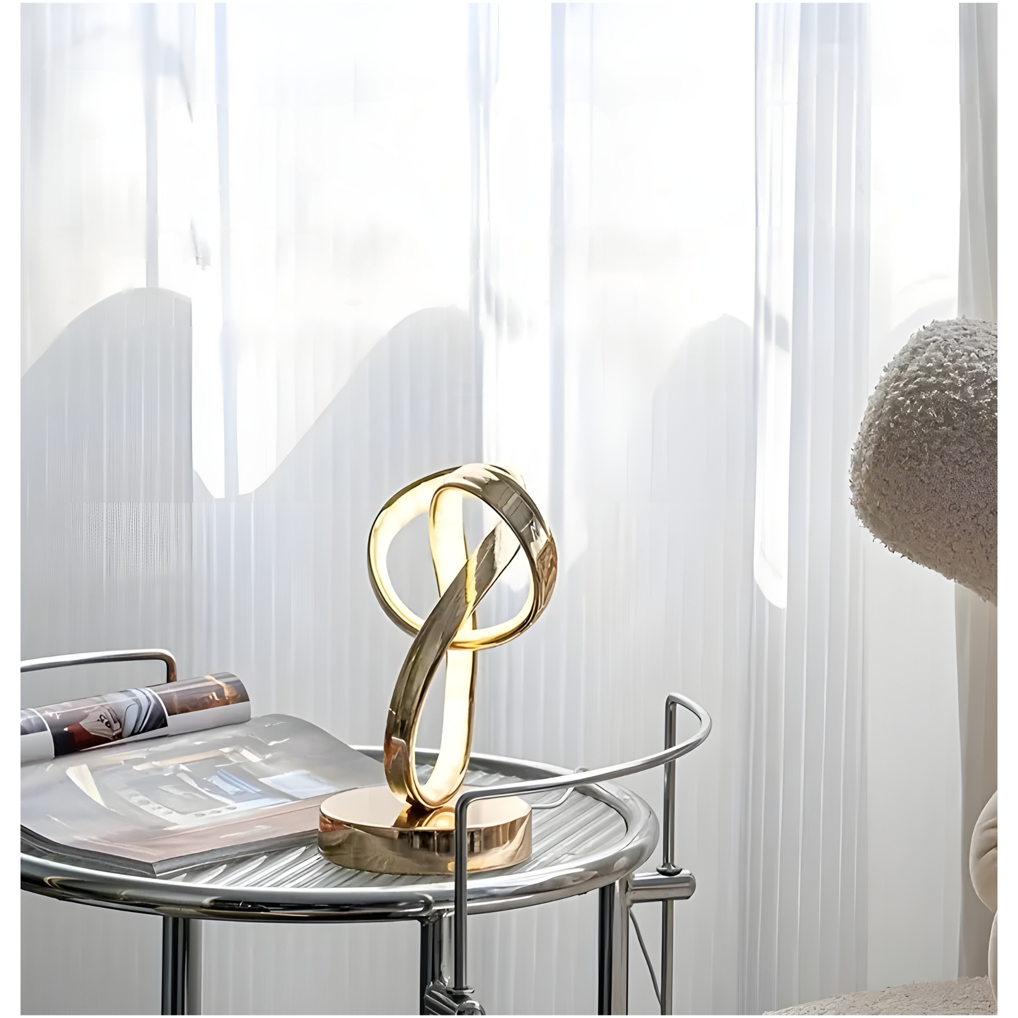 Elegante goldene Möbiusring Schreibtischlampe - Niedliche LED Leselampe