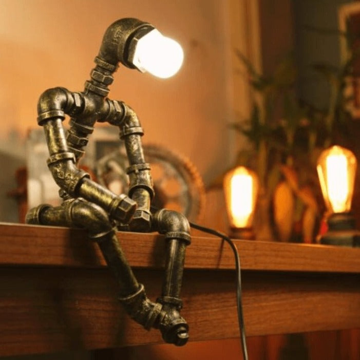 RetroBot™ Eisen Roboter Tischlampe | Vintage LED Leuchte | Stimmungslicht für Zuhause & Büro-3