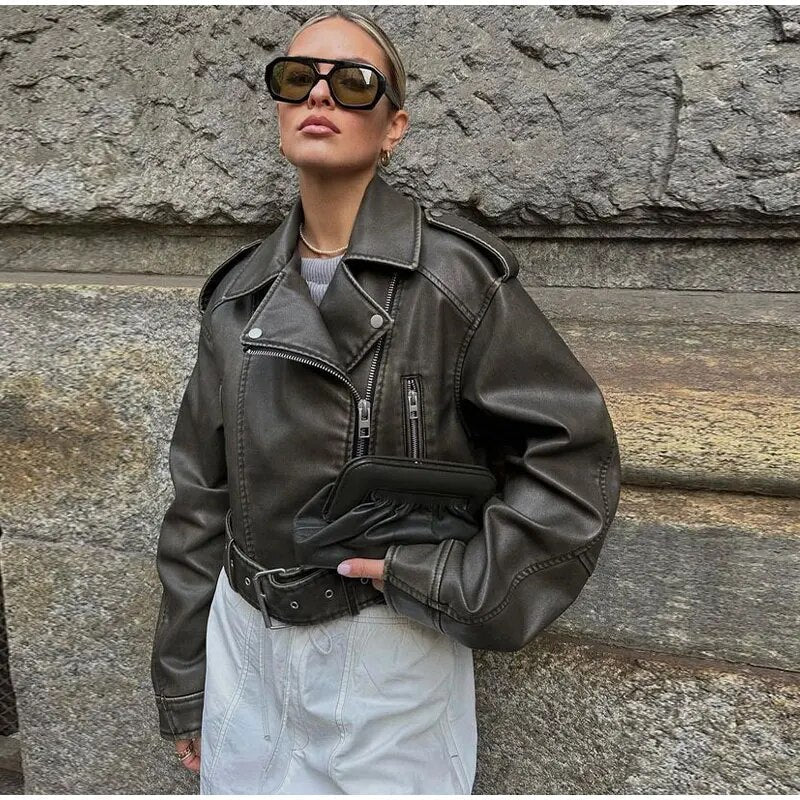 Damenjacke mit Gürtel und akzentuierter Taille