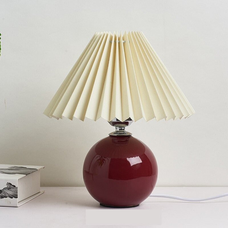 https://cdn.shopify.com/s/files/1/0646/8576/8972/files/lampe-de-chevet-vintage-ceramique-beige-rouge-873_1c8c727d-9d4a-4c6d-8e67-858fb8975e57.jpg?v=1739368174