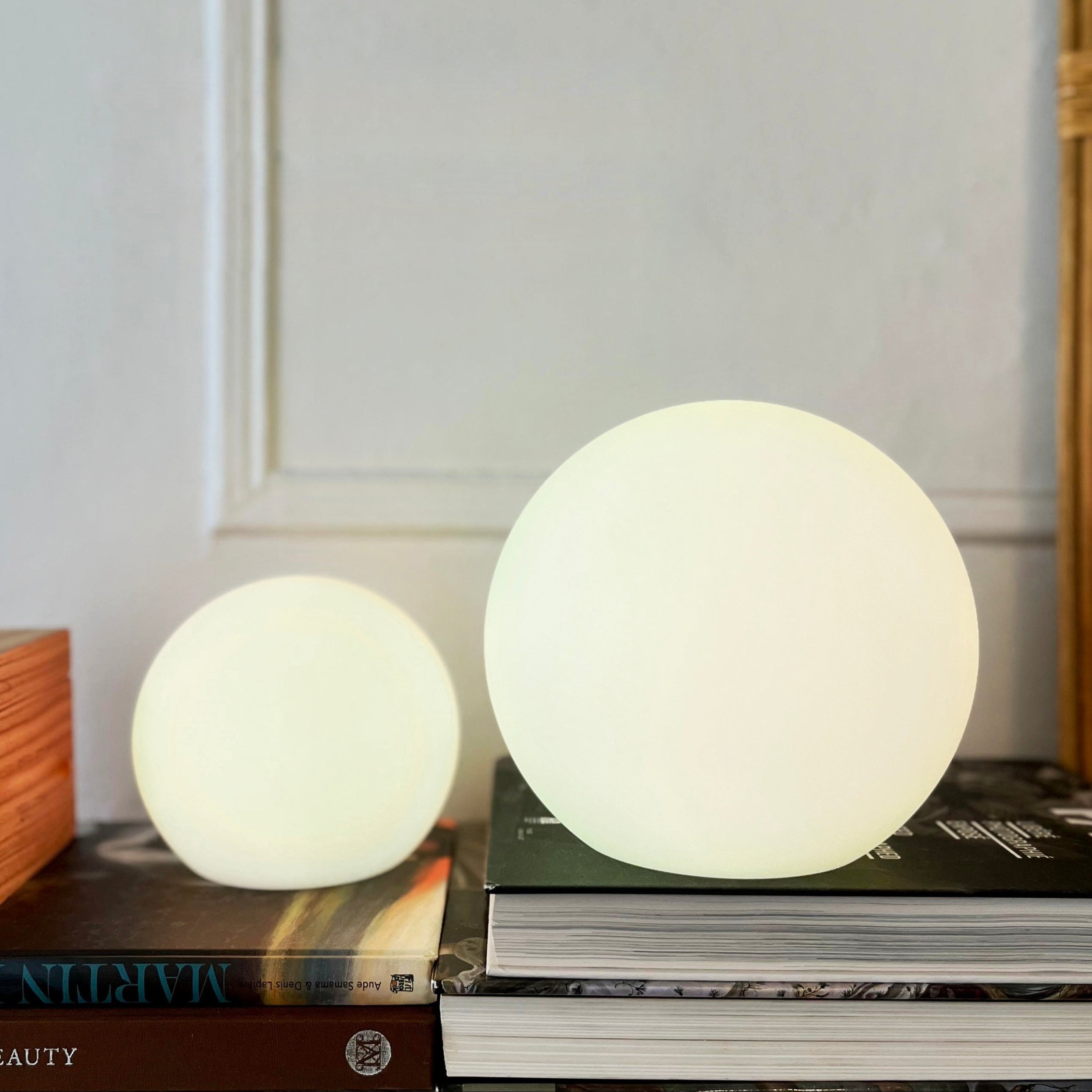 Kabellose LED-Tischlampe Moon mit wiederaufladbaren Batterien-1