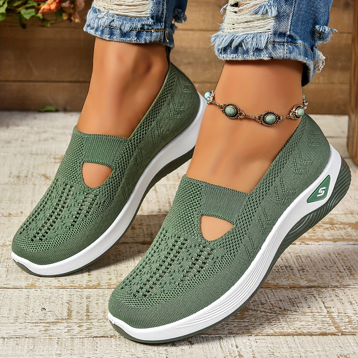 Damenschuhe mit orthopädischer Sohle und gestrickter Oberfläche