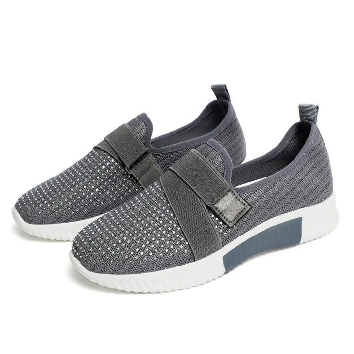 Damen schuhe mit orthopädischer Form und Klettverschluss