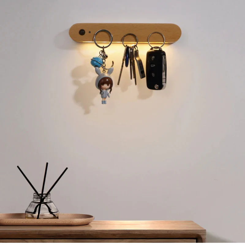 Moderner Schlüsselhalter aus Holz mit Sensor-Nachtlicht für die Wand und stilvolle Ordnung-3